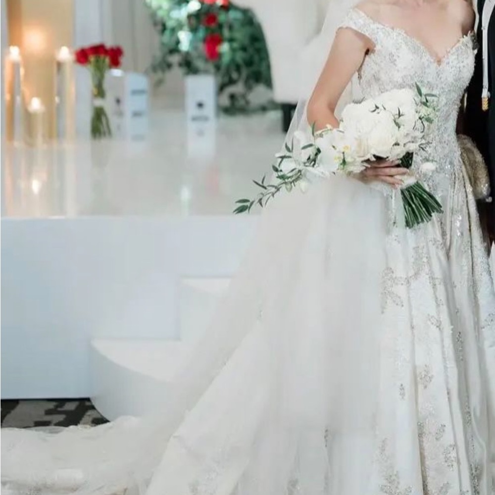 Wedding dress wore it once one of the kind YSA MAKINO designer size 4 off white